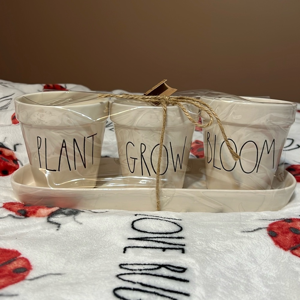 Rae Dunn Planter PLANT GROW BLOOM -Brand New